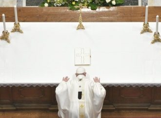 Papa: Chega de polêmicas sobre a liturgia, redescubramos sua beleza