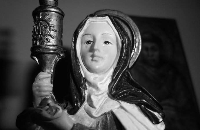 Santa Clara de Assis – “Urge redescobrir a lenda de Francisco e Clara”