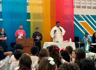 Colégio Santo Antônio celebra a Páscoa e o Dia das Mães