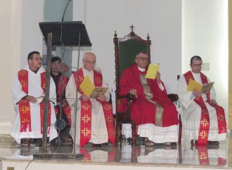 Celebração da Exaltação da Santa Cruz na Paróquia São Francisco das Chagas