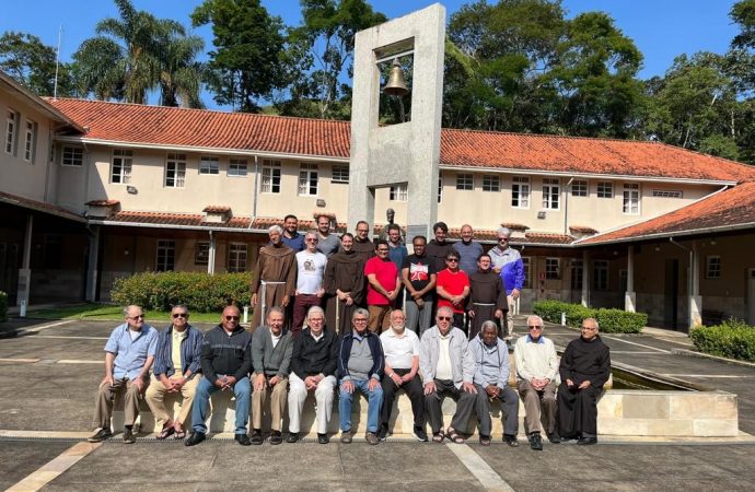 Frades de quatro fraternidades fazem retiro no Seminário Seráfico em Santos Dumont