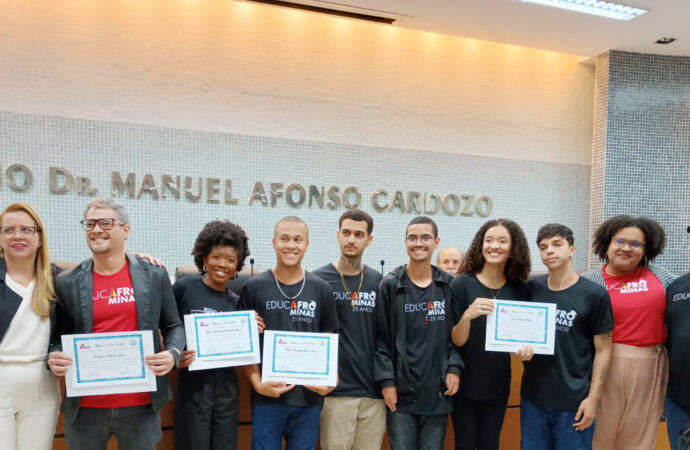 Projeto Pré-Vestibular Comunitário UEMG/Carangola – Educafro Minas, recebe moção de aplausos na Câmara Municipal de Carangola