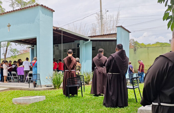 “O Senhor é o pastor que me conduz, não me falta coisa alguma” (Sl 22 (23)).