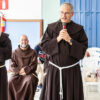 “O nosso pensar franciscano é um pensamento alternativo.” Frei Massimo Fusarelli visita Colégio Santo Antônio e inspira jovens a crescer com esperança.