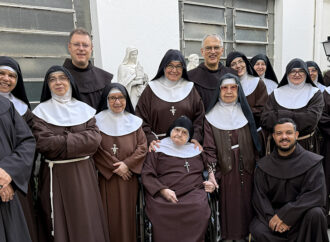 “Somos quem abraça ou quem se esconde?” Frei Massimo Fusarelli visita Mosteiro Santa Clara e se encanta a força silenciosa da contemplação