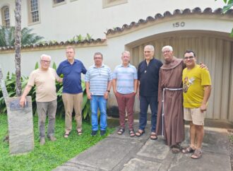 “Iluminai as trevas do meu coração”: Ministro Geral dos Frades Menores reza com São Francisco e vive a Sexta-Feira Santa junto aos são-joanenses.