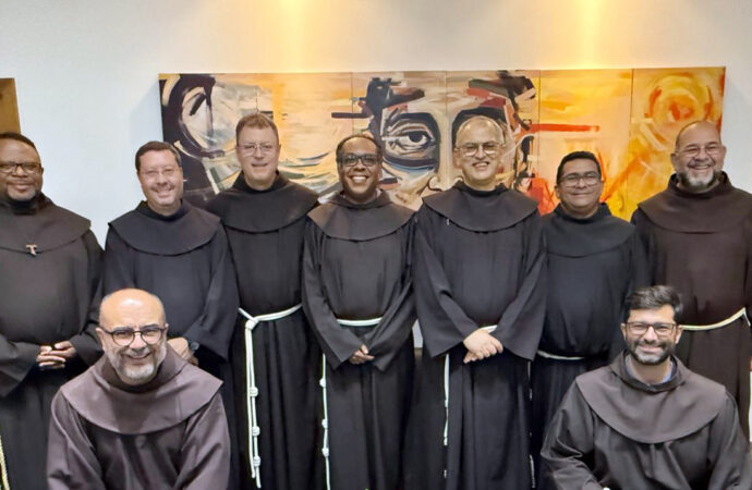 “Uma fraternidade que anima a vida provincial”: Frei Massimo Fusarelli reúne-se com o Definitório da Província Santa Cruz em Belo Horizonte
