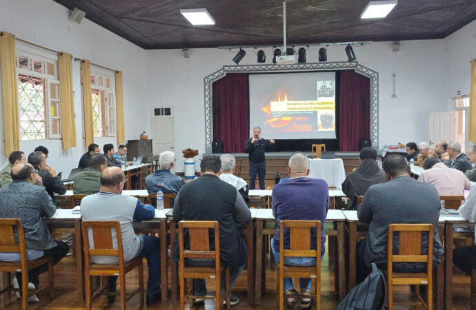 Encontro de Formação Permanente reflete sobre os Desafios da Vida Religiosa na Modernidade Líquida