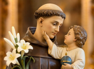 “Santo Antônio, o santo “casamenteiro” e “achador de coisas perdidas”.